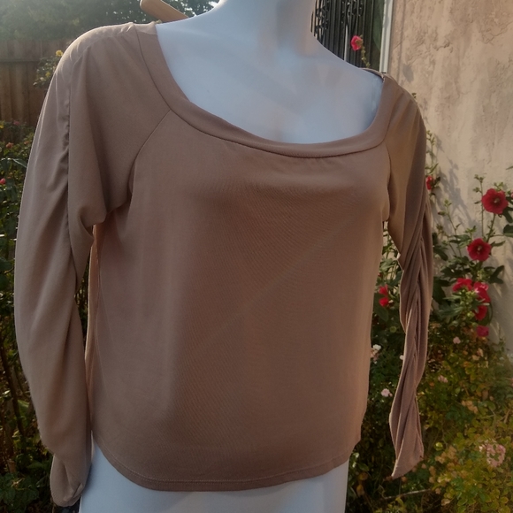 Top - Picture 2 of 4